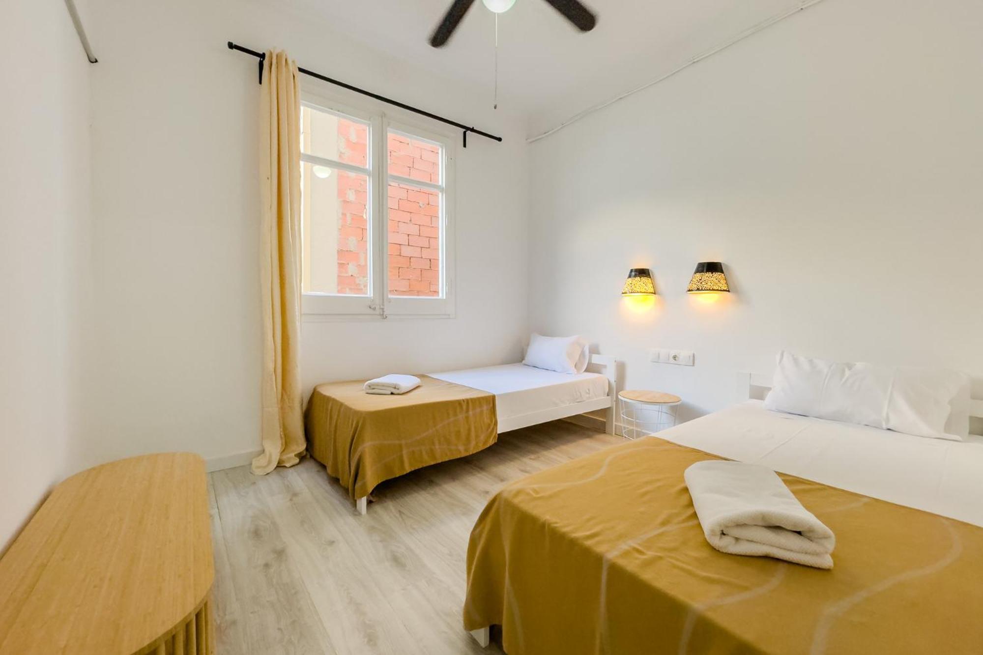 Bed&Bcn Mas Apartments L'Hospitalet de Llobregat Bagian luar foto